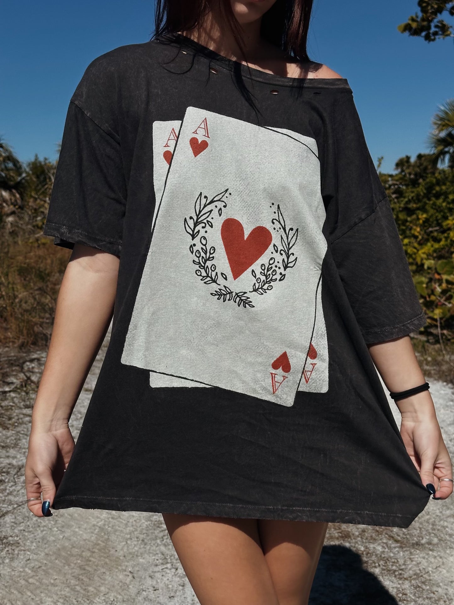 ACE of HEARTS DISTREESSED OVERSIZED GRAPHIC TEE